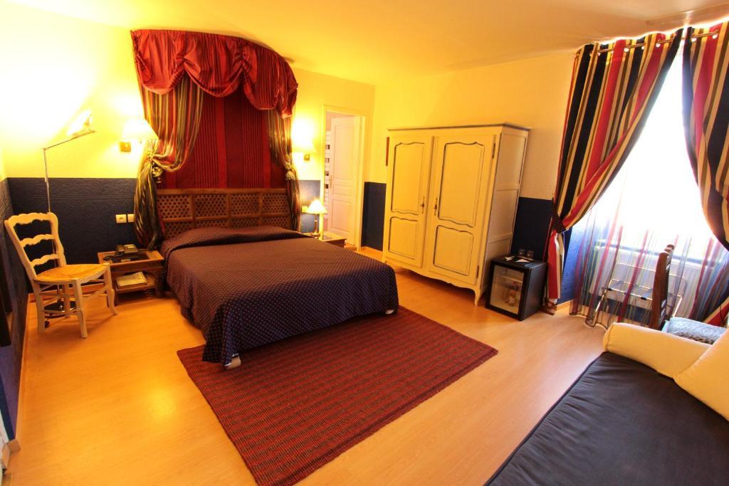 Hotel Moderne Et Pigeon Limoux Zewnętrze zdjęcie